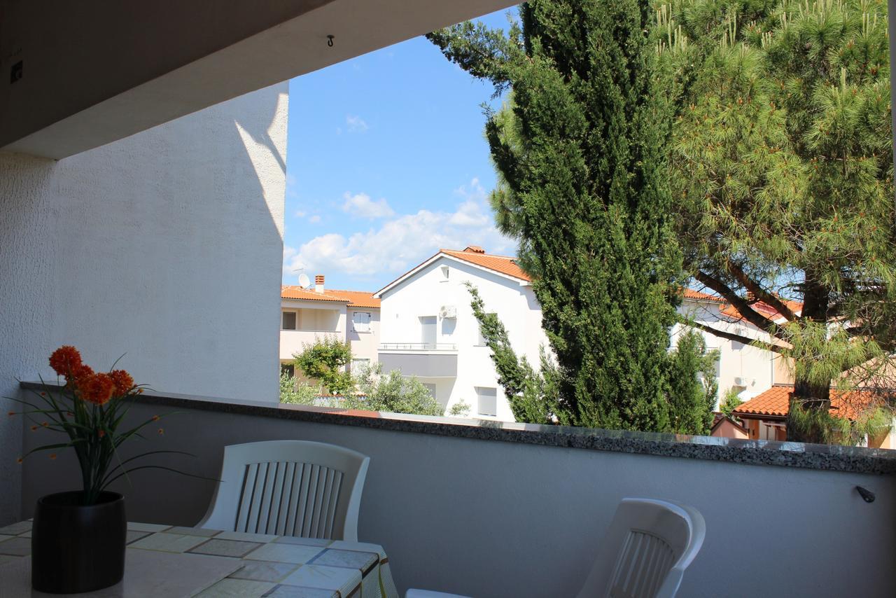 Apartment Maja Štinjan Buitenkant foto