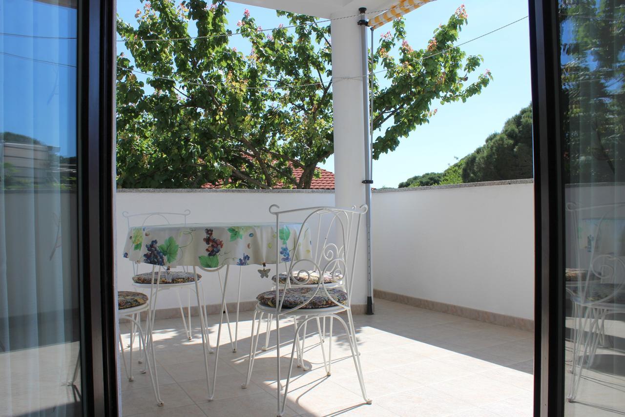 Apartment Maja Štinjan Buitenkant foto