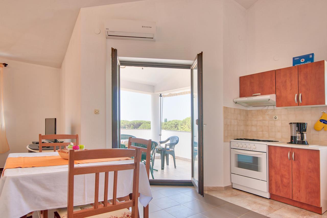 Apartment Maja Štinjan Buitenkant foto
