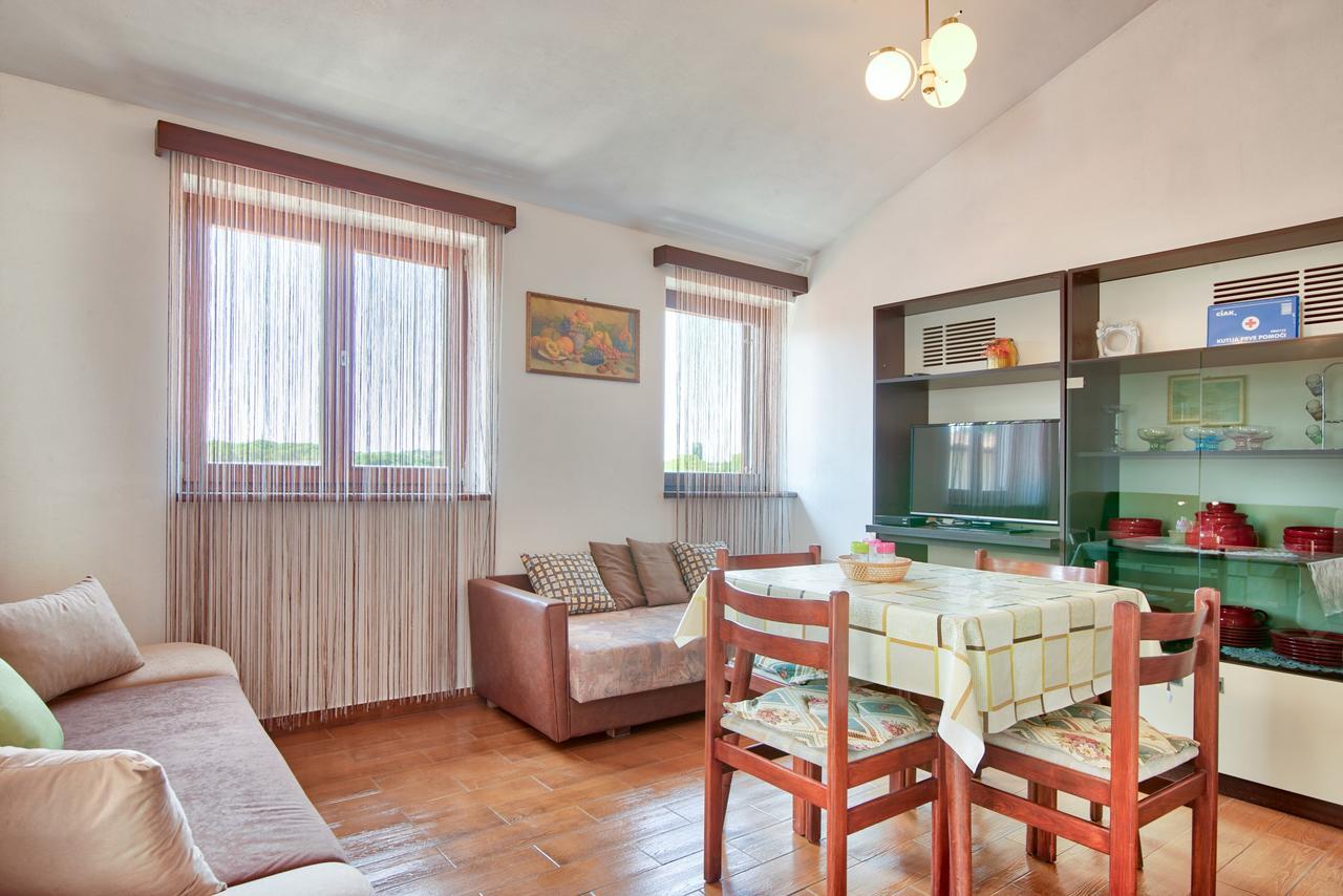 Apartment Maja Štinjan Buitenkant foto