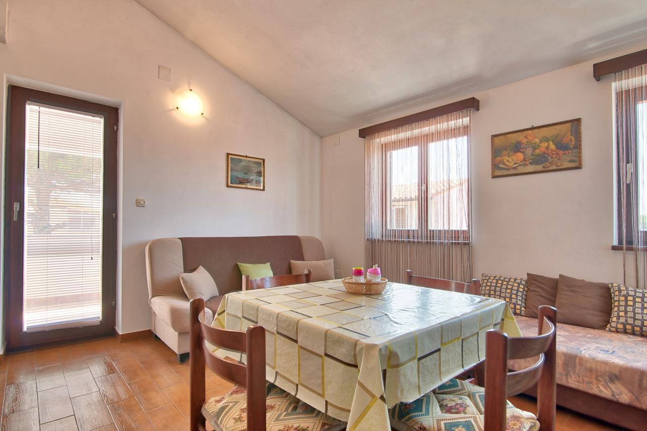 Apartment Maja Štinjan Buitenkant foto