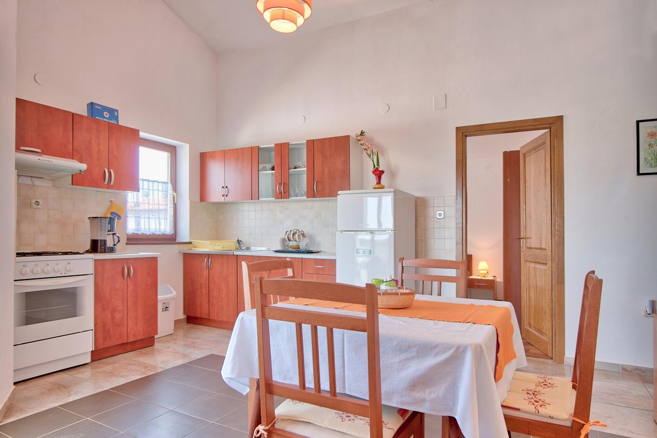Apartment Maja Štinjan Buitenkant foto