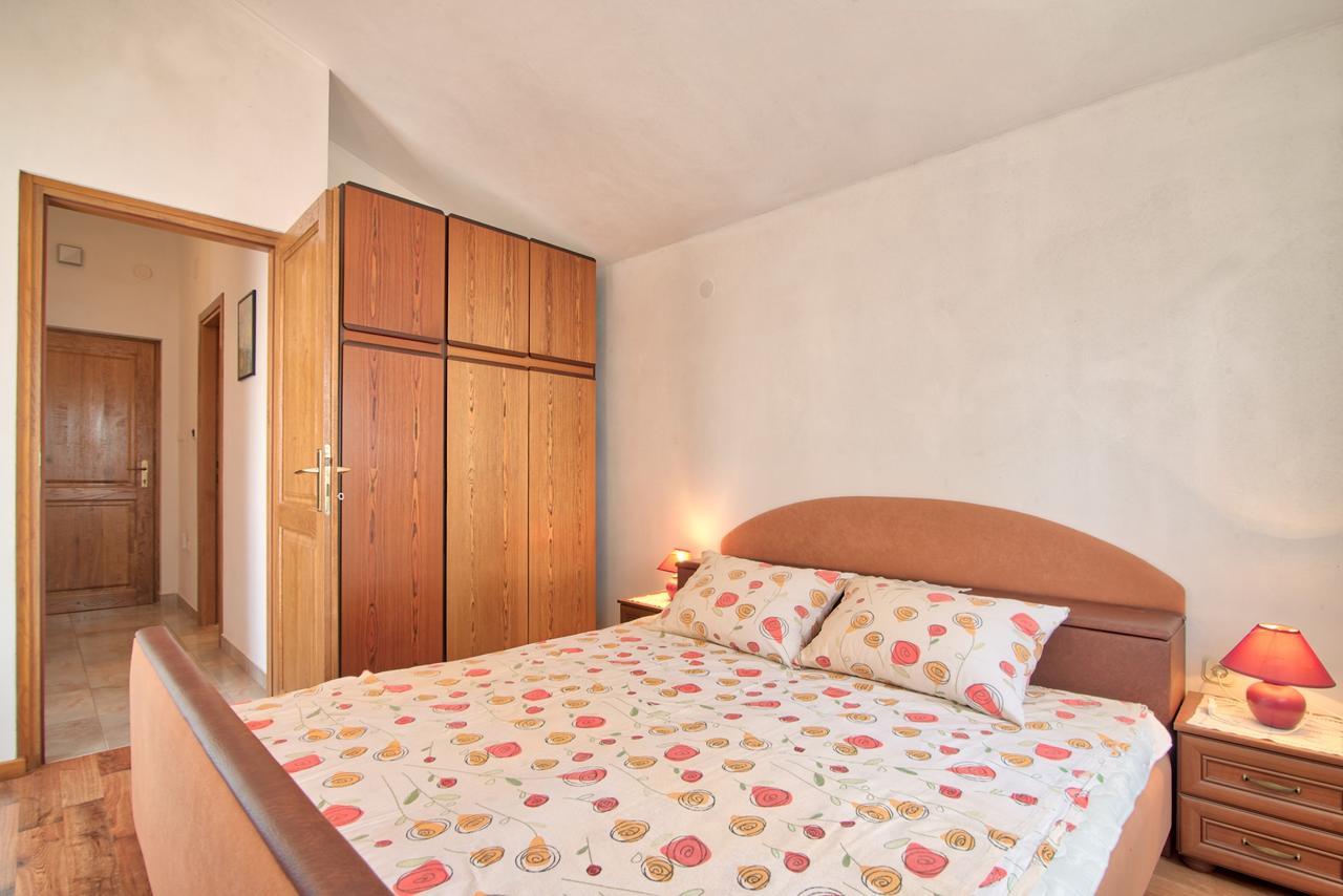 Apartment Maja Štinjan Buitenkant foto