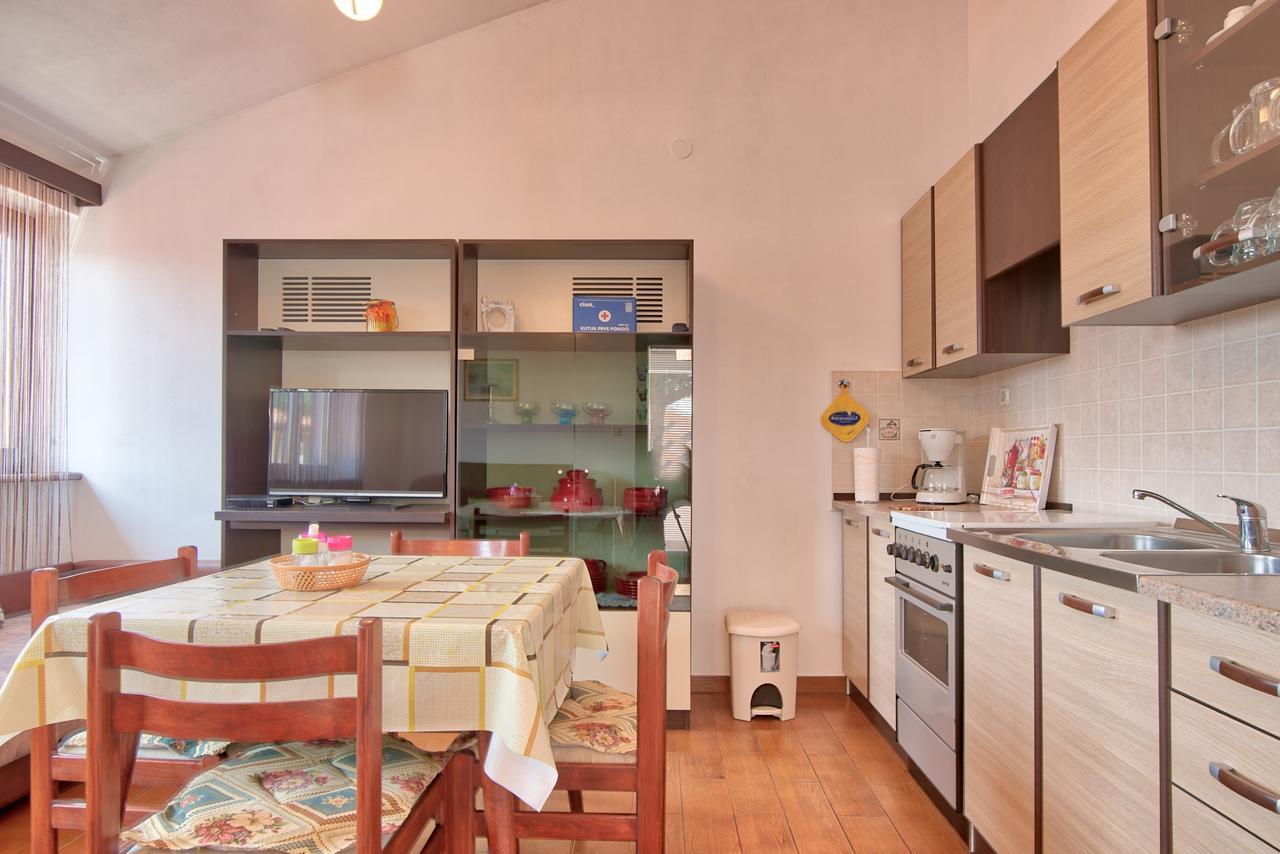Apartment Maja Štinjan Buitenkant foto