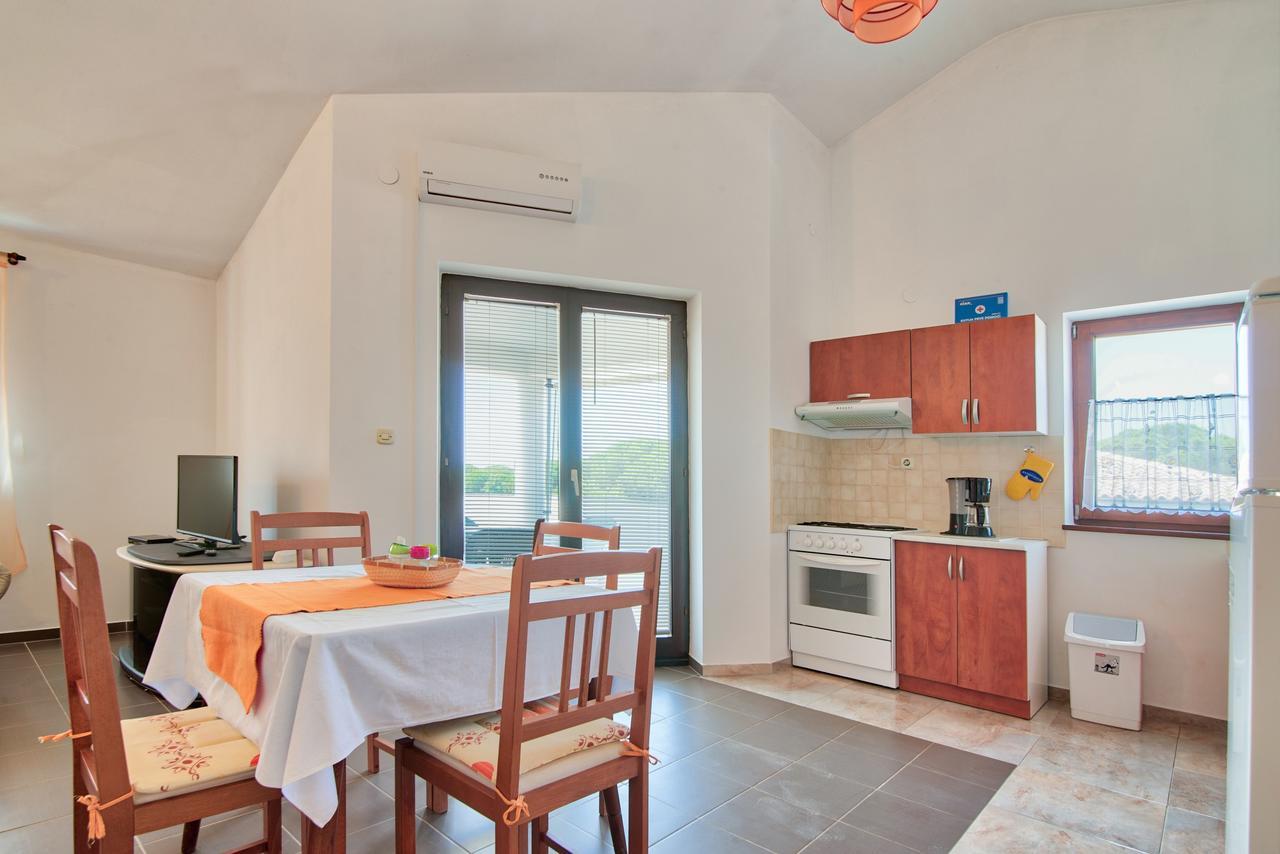 Apartment Maja Štinjan Buitenkant foto