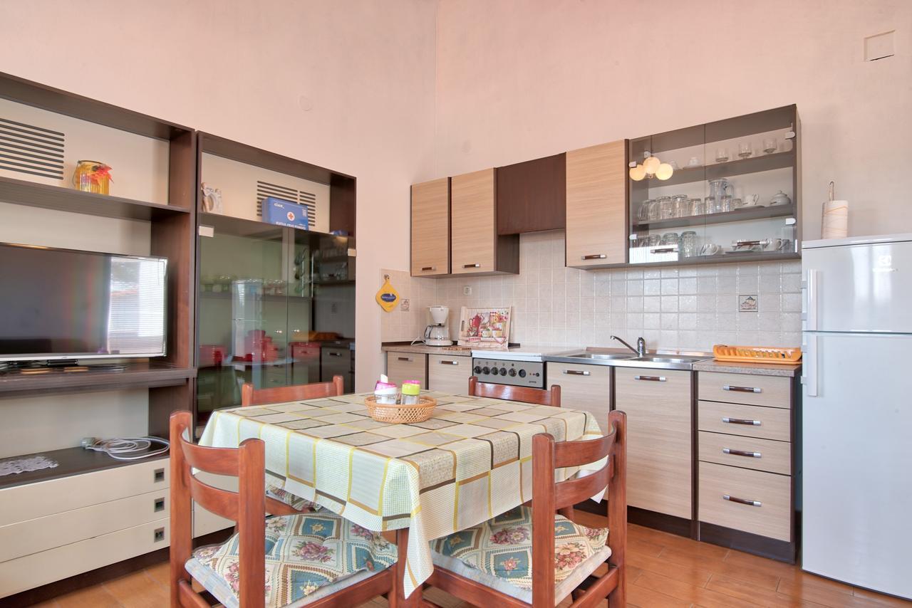 Apartment Maja Štinjan Buitenkant foto